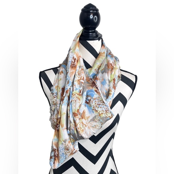 Vera Wang Bloomcore Floral Lightweight Scarf Shawl - Picture 6 of 10